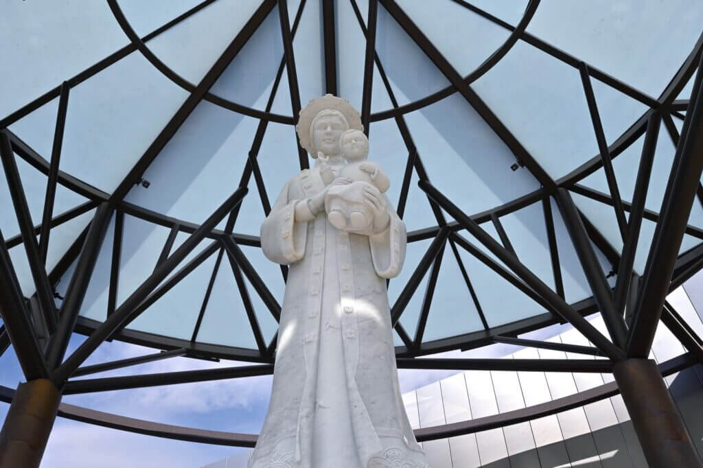 Đền Thờ Đức Mẹ La Vang, Chứng Tích Hành Trình của Người Việt tại Hoa Kỳ, Sẽ Được Khánh Thành tại Nhà Thờ Chính Tòa Chúa Kitô vào Ngày 17 Tháng Bảy