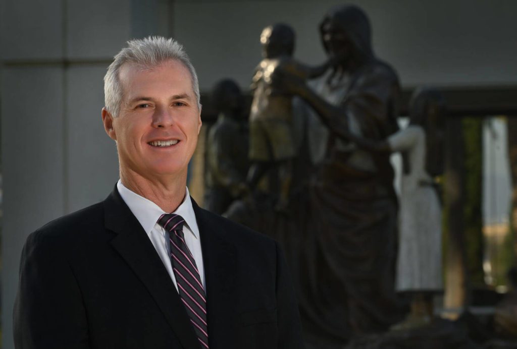 Michael P. Brennan, antiguo director de Servite High School, nombrado nuevo presidente de Mater Dei High School